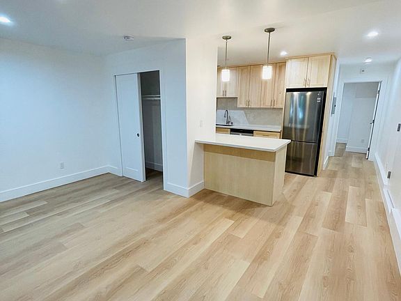 5th image of 486 Funston Ave #1
