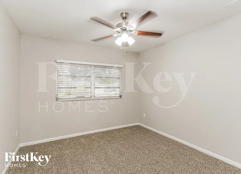 1795 Suffolk Dr — Photo 8