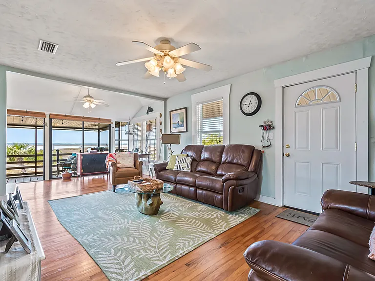4 Oyster Bay Dr — Photo 11