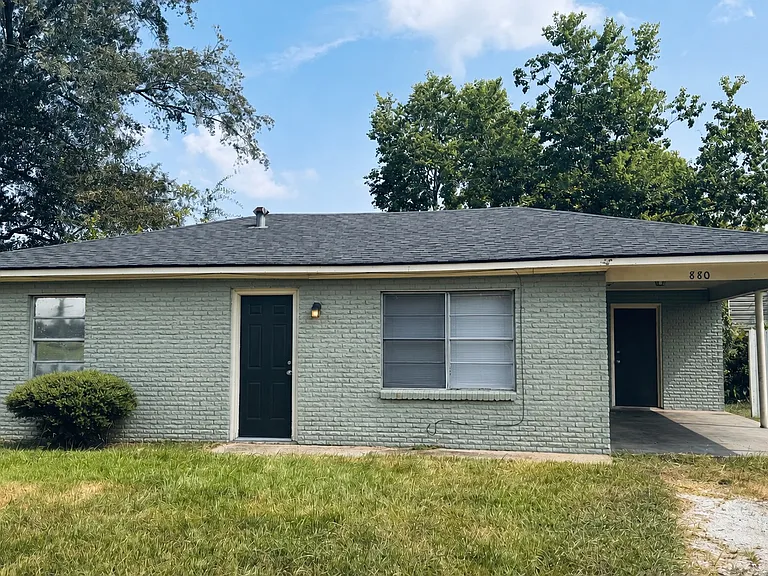 880 W Verdine St — Photo 2
