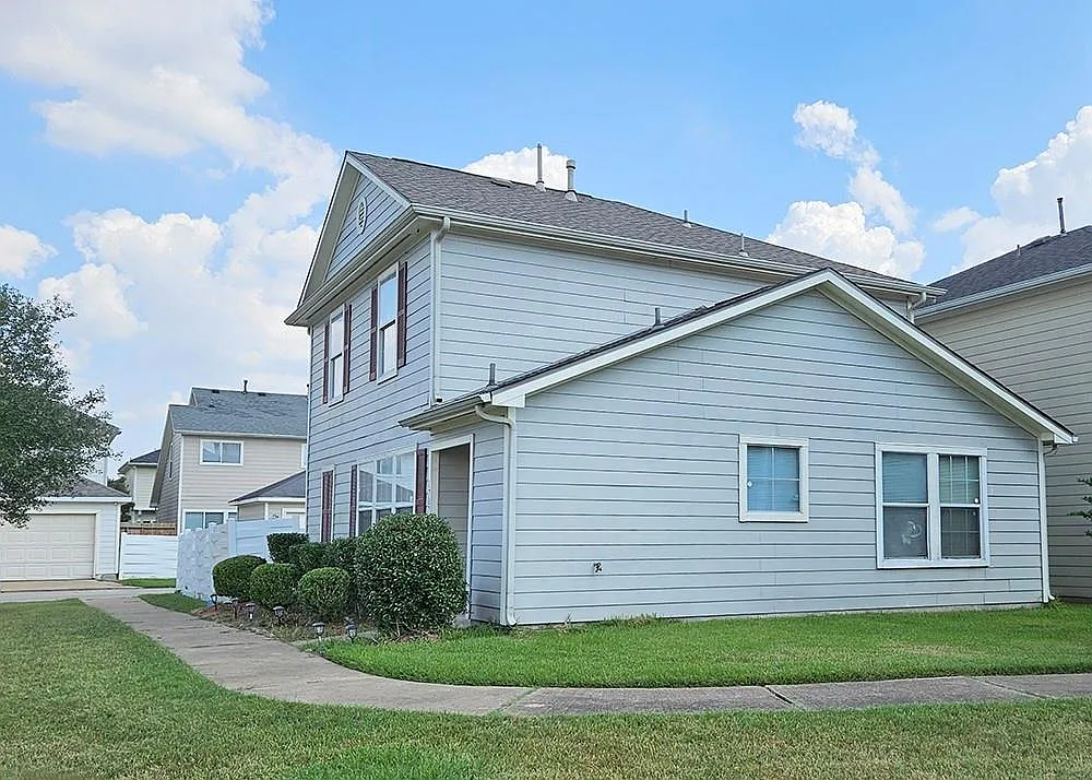 4 bed, 2.5 bath, 1637 sqft, $1,800 — Photo 3