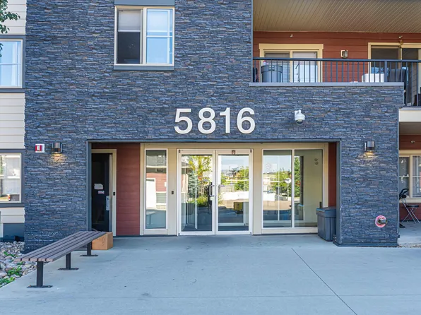5816 Mullen Pl NW #215, Edmonton, AB T6R 0W3