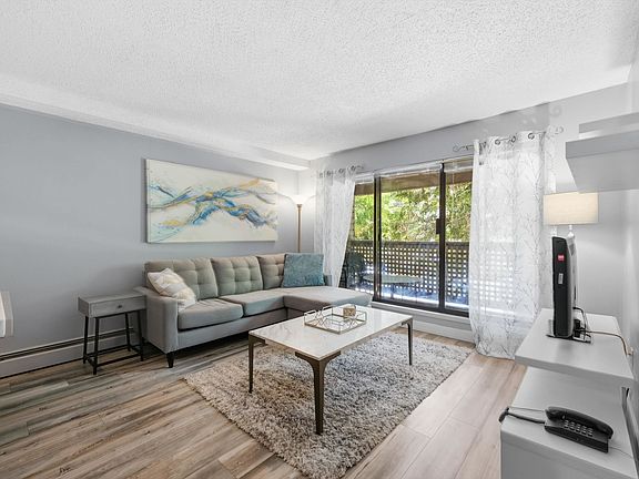 3rd image of 423 Agnes St #106