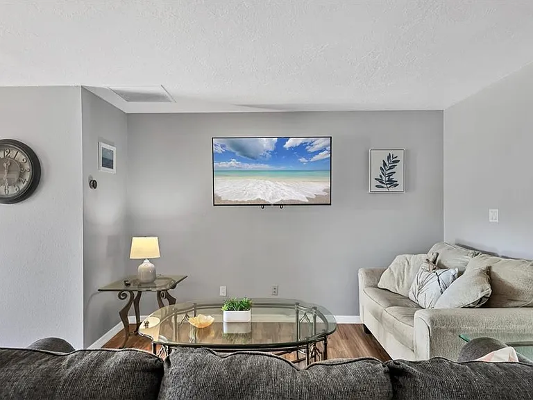 3425 Fairview Dr — Photo 5