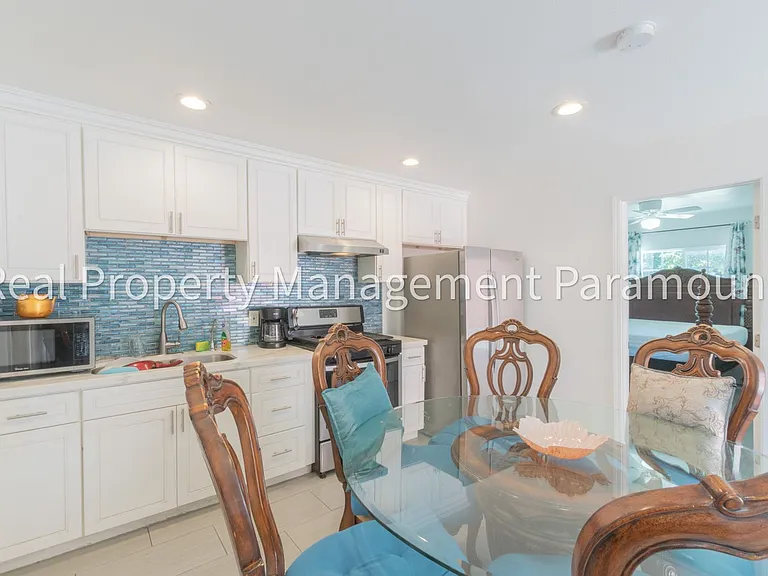 1362 E 61st Street — Photo 6