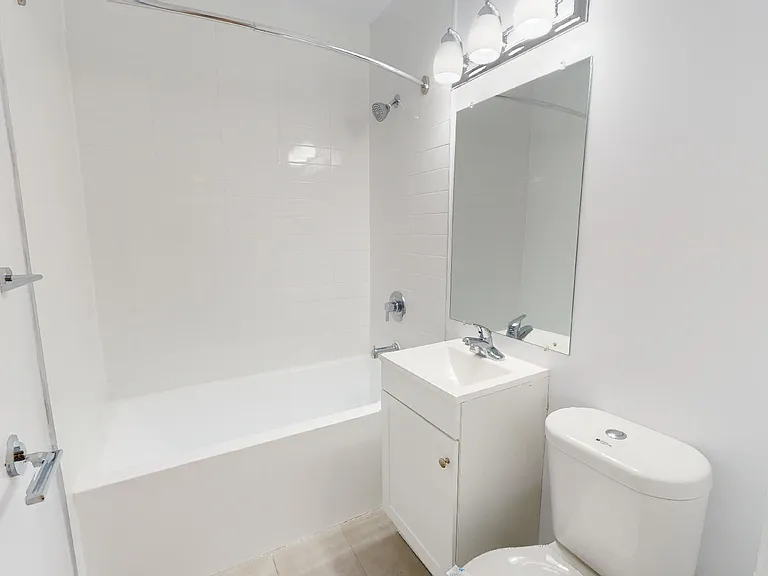 1170 Fennell Ave E — Photo 13
