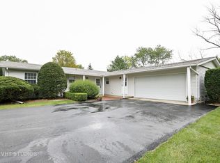 101 Thorobred Ln, Dundee, IL 60118