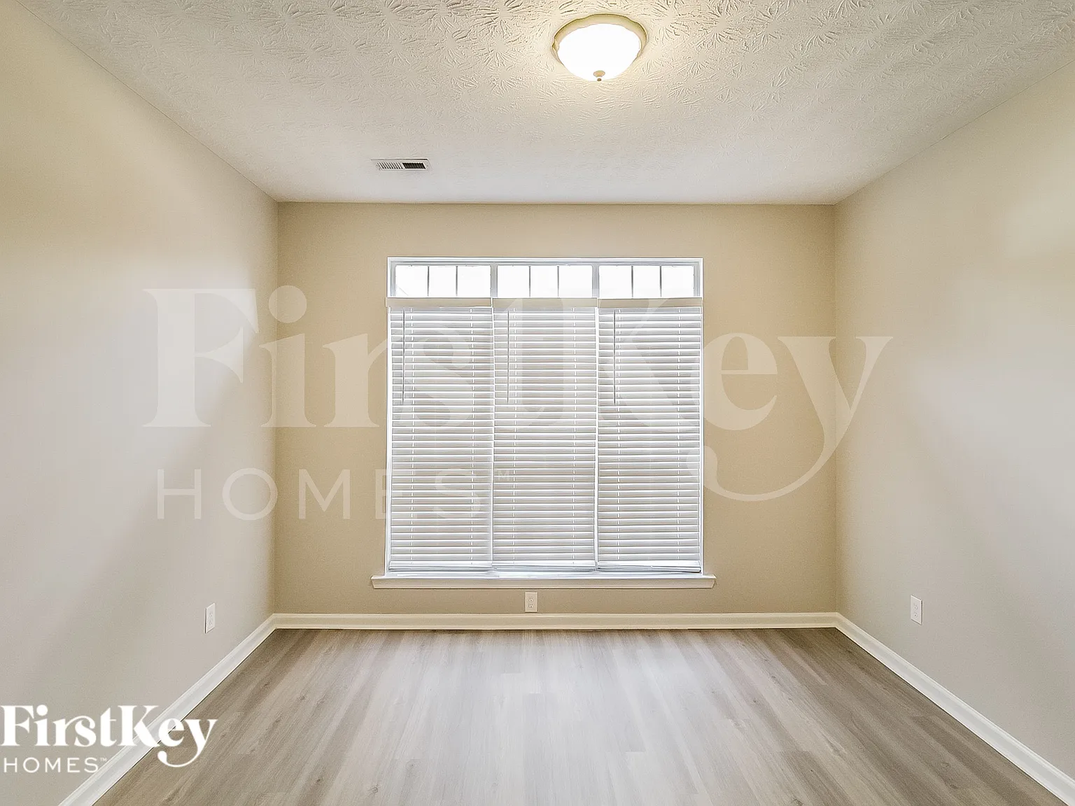 4 bed, 2.5 bath, 2239 sqft, $3,115 — Photo 3