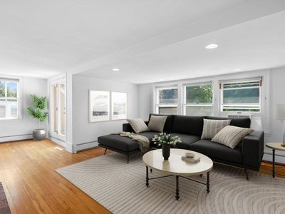 18 Essex St APT 4, Newburyport, MA, 01950