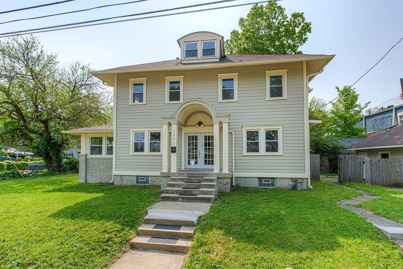 1221 Fairfield Ave photo 1