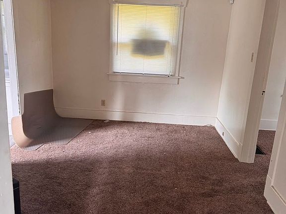 5th image of 1729 N Woodford St