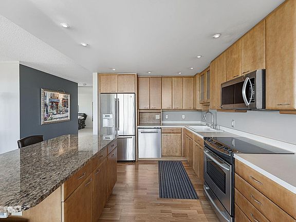 5th image of 929 N Astor STREET #608