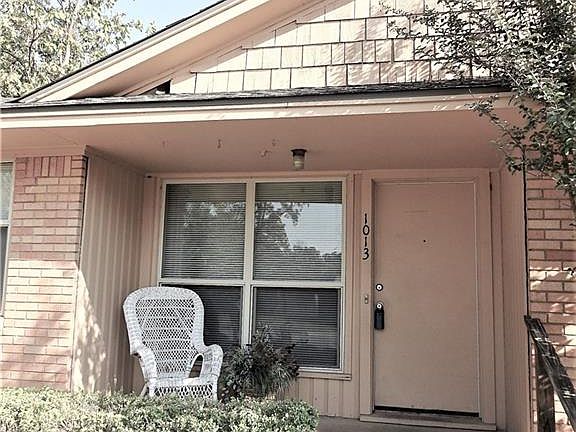 3rd image of 1013 Laguna Dr