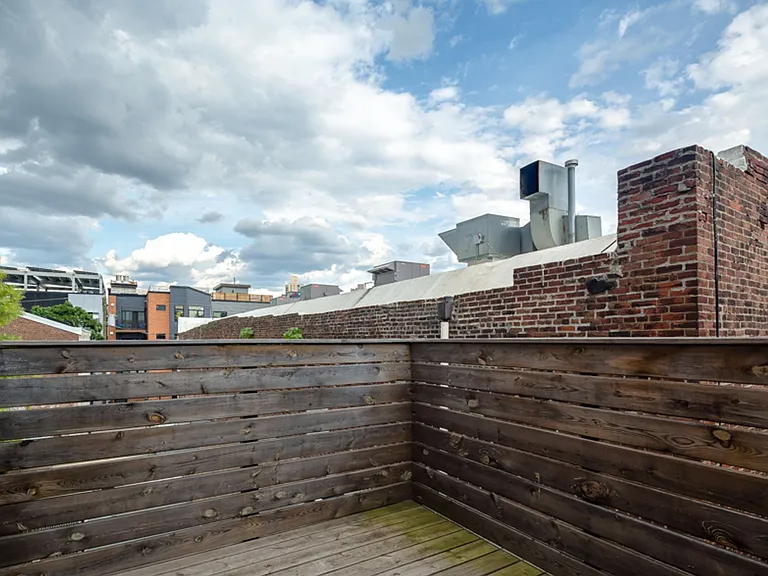 927 N 2nd Street — Photo 3