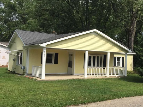 2861 Tuxedo Blvd, Waterford, MI 48329