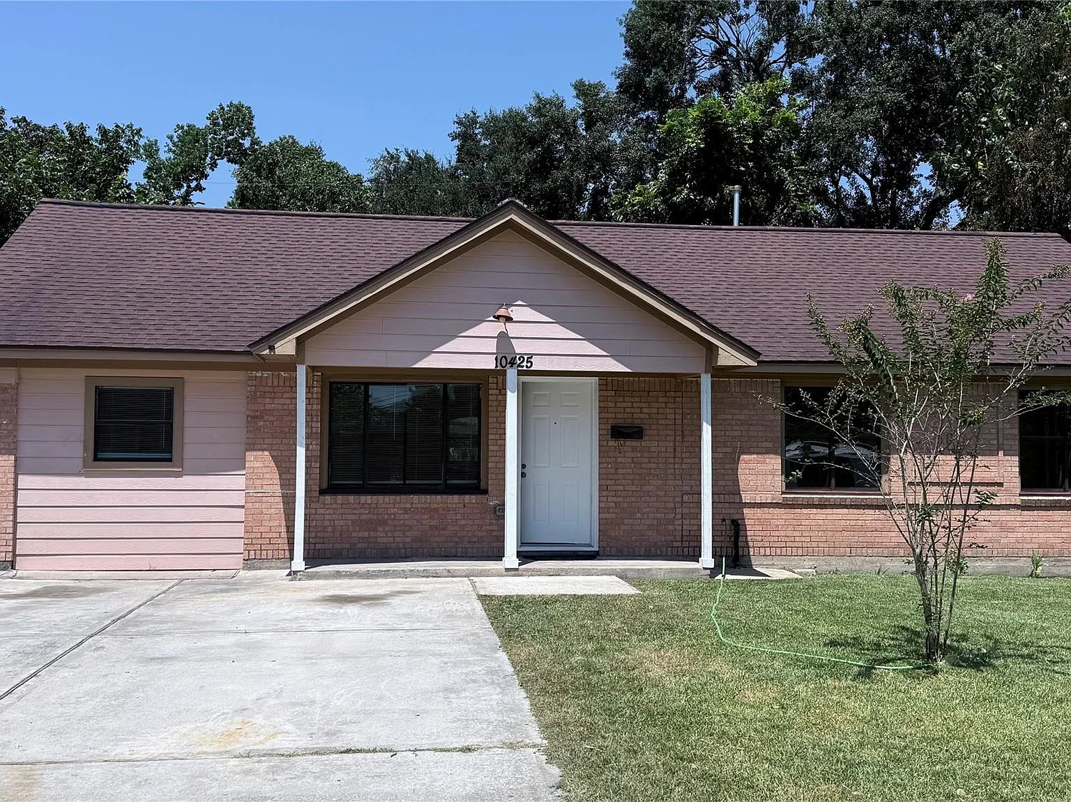 3 bed, 2.0 bath, 1290 sqft, $1,900 — Photo 1