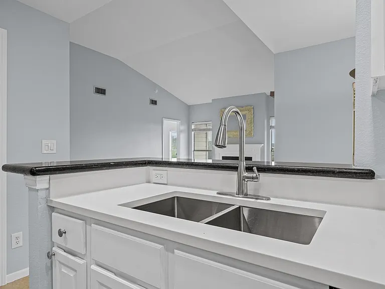 6000 Shepherd Mountain Cv #1312 — Photo 2