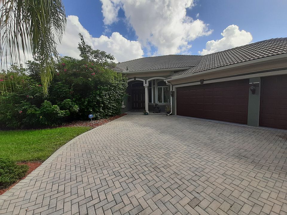 Oversized 3 car garage