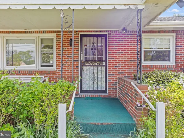 831 Derousse Ave, Pennsauken, NJ 08110