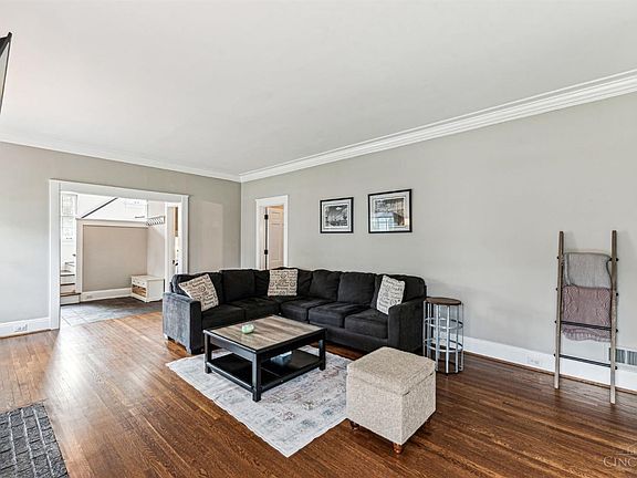 5th image of 2137 Easthill Ave