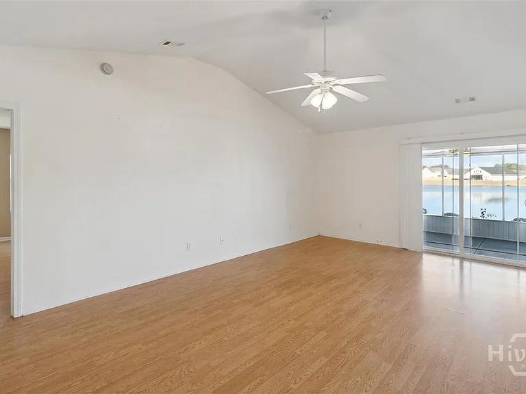 72 Lake Shore Blvd — Photo 5
