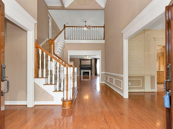 2nd image of 58 Greenlaw St
