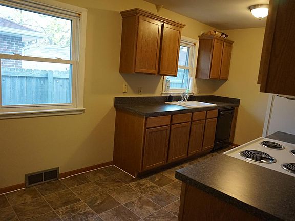 3rd image of 5045 Newton St