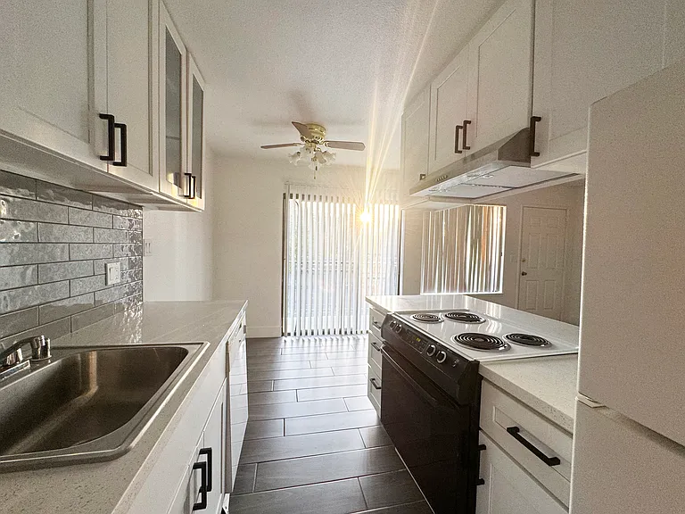 Walnutwood Apartments — Photo 4