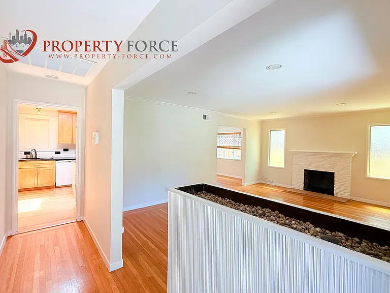 1623 Howard Ave — Photo 10