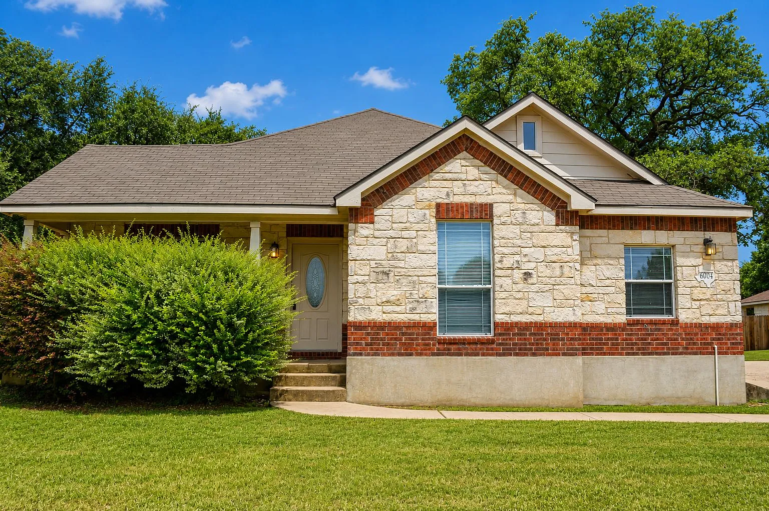 3 bed, 2176 sqft, $1,875 — Photo 1