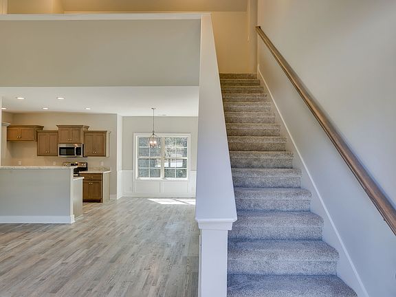 3rd image of 50 Grassland St