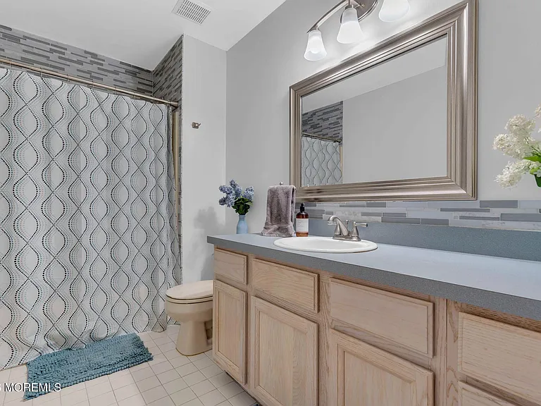 107 Shenandoah Blvd — Photo 22
