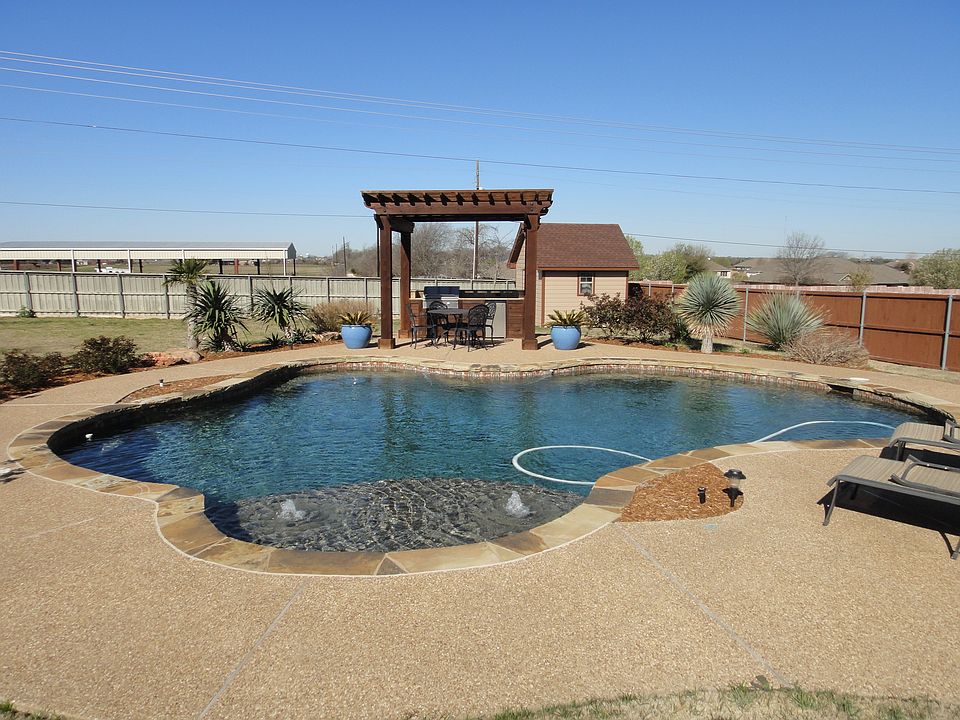 Beautiful gunite pool