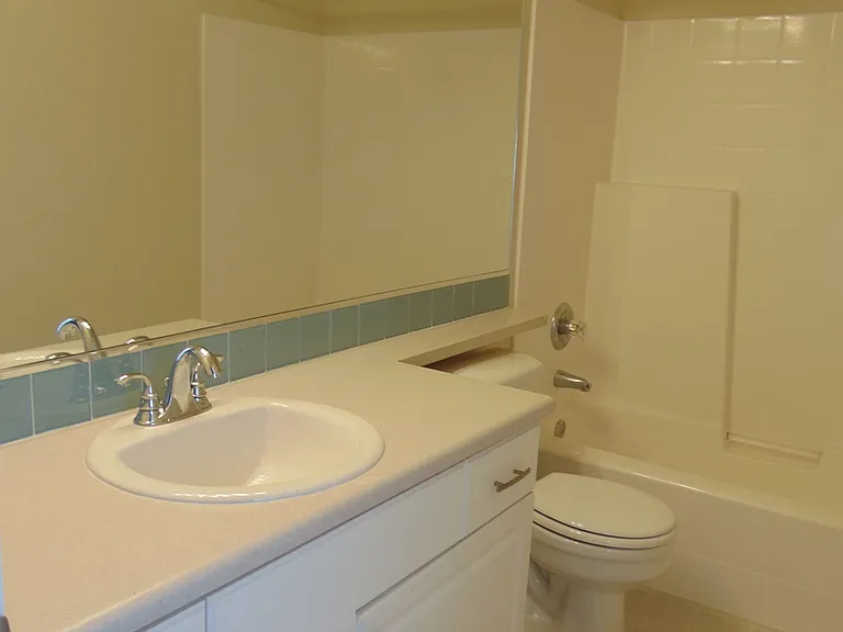 1800 NE 40th St #F6 — Photo 15