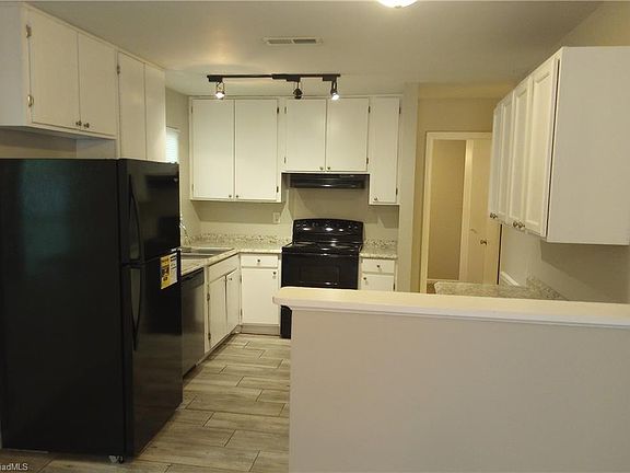 3rd image of 514 Spicewood Dr