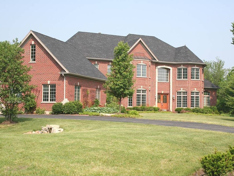 View of the front of the estate.