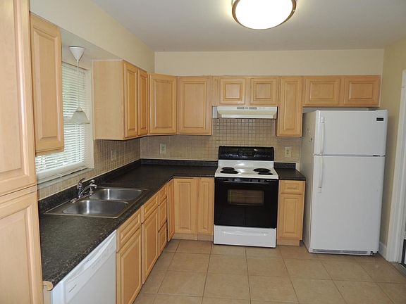 3rd image of 1302 E 1st St