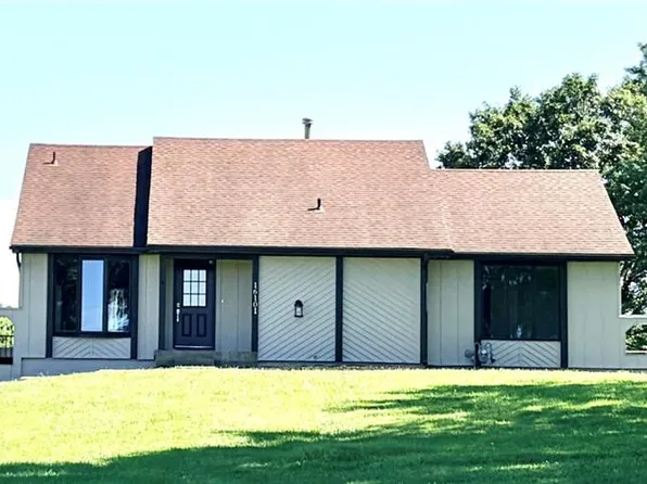 16101 Cantrell Rd, Bonner Springs, KS 66012