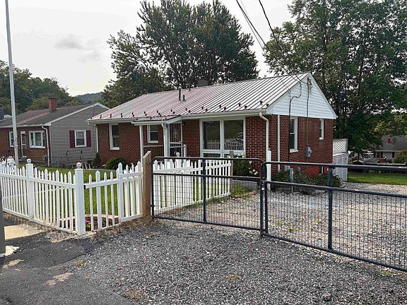 2nd image of 320 Sharon Ln