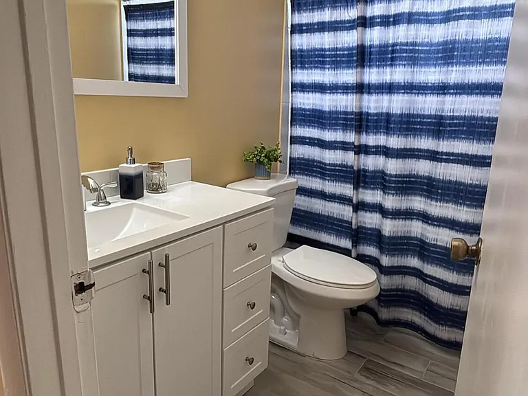 210 Sparrow Dr #4 — Photo 4