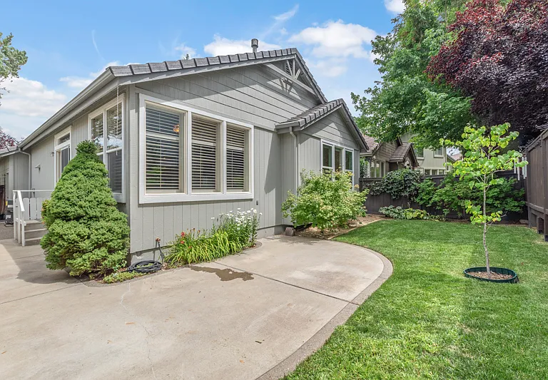 785 Caughlin Xing — Photo 10