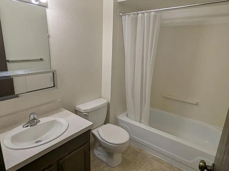 2 bed, 1.0 bath, $850 — Photo 2