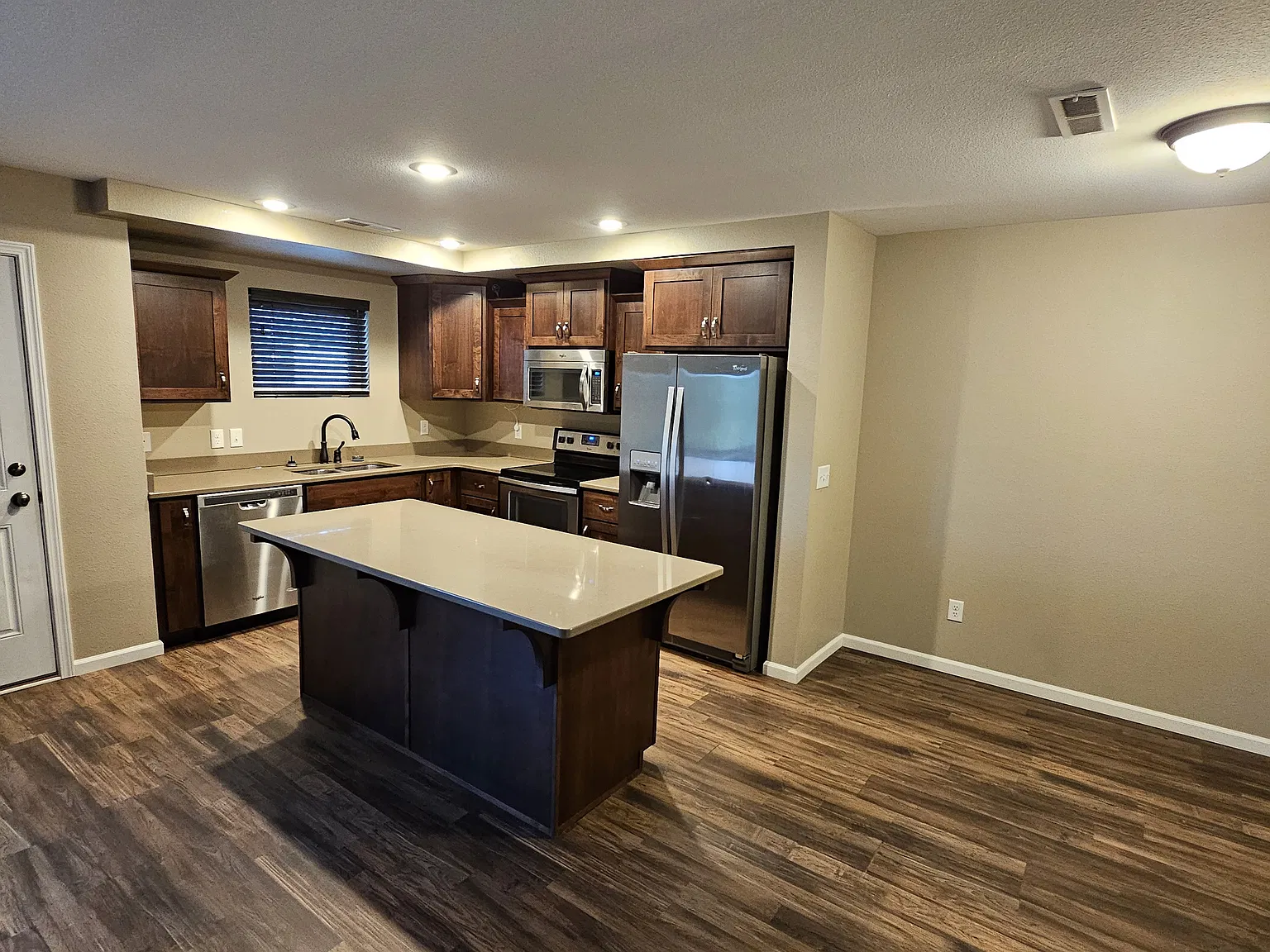 3 bed, 1500 sqft, $2,200 — Photo 4
