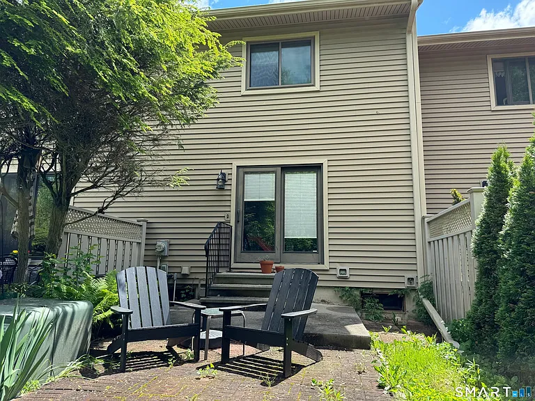 330 Merwin Ave #F4 — Photo 15