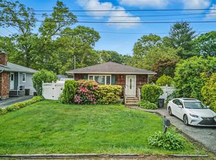 70 Pennwood Dr, Mastic Beach, NY 11951