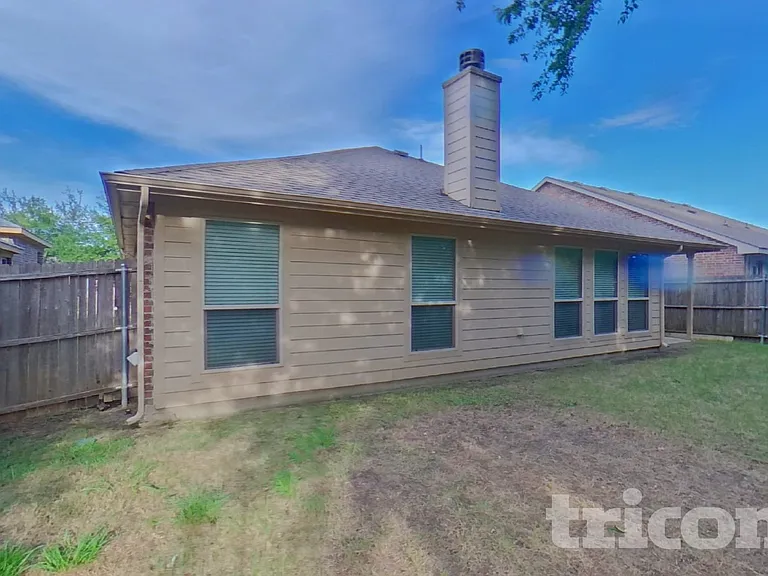 1812 Fairbanks Dr — Photo 16