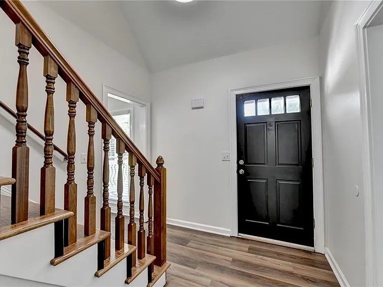 1530 Plunketts Rd — Photo 13