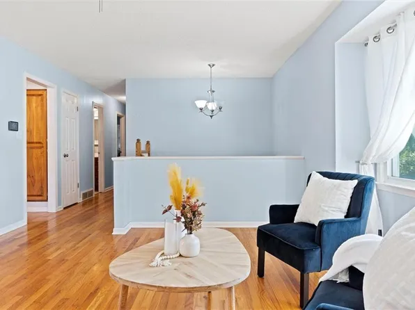 101 SW Sunset Dr, Lees Summit, MO 64081