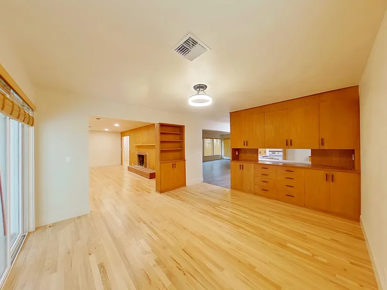 3240 S Louis Ln — Photo 9