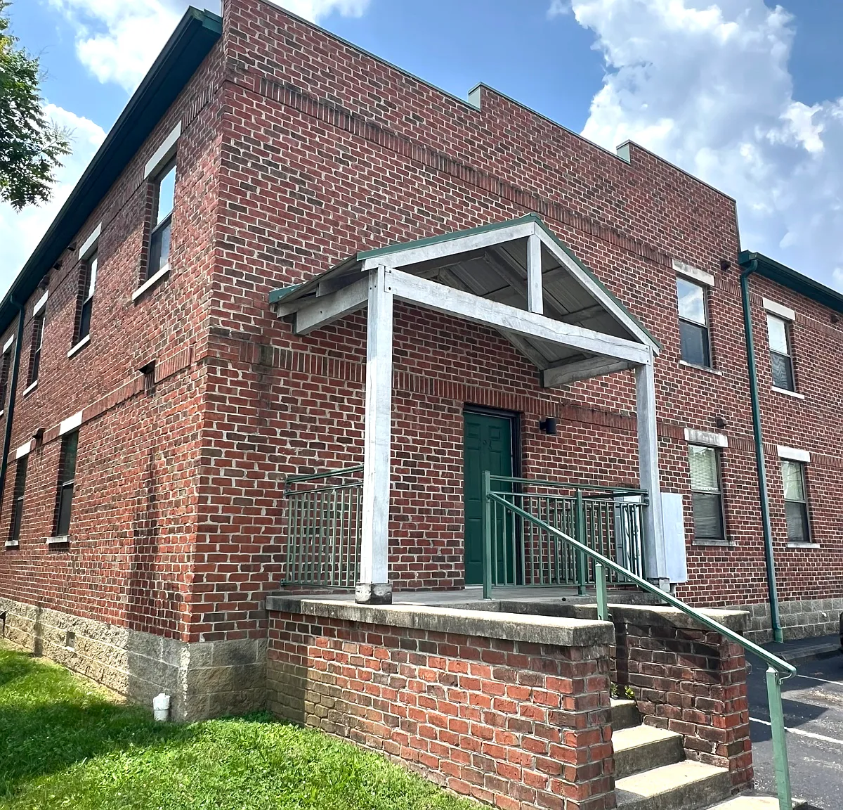 4 bed, 1300 sqft, $2,090 — Photo 1